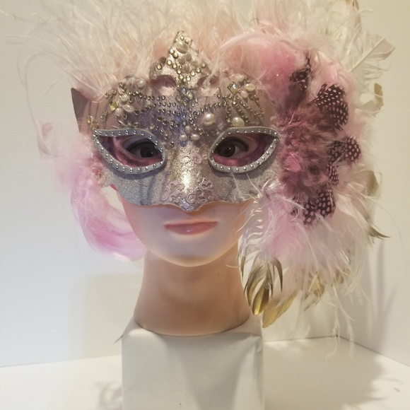 913 Mardi Gras mask - Picture 1 of 2